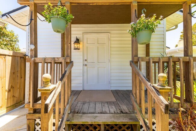 Building Photo - Charming 3-Bedroom Home in Daytona Beach