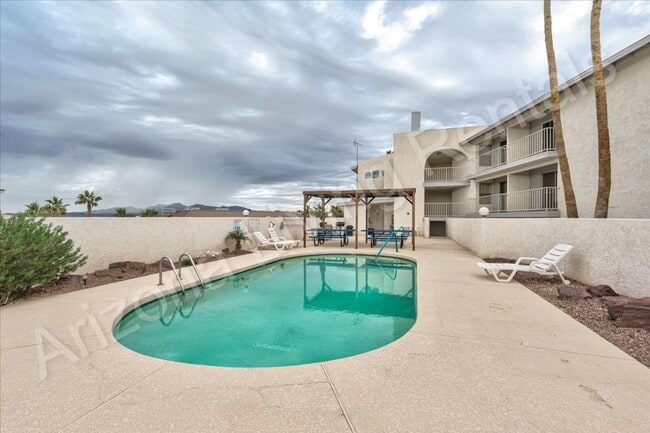Building Photo - CONDO WITH POOL AND GARAGE