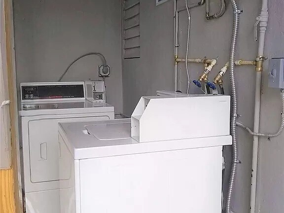 Building Photo - 142 NE 56th St