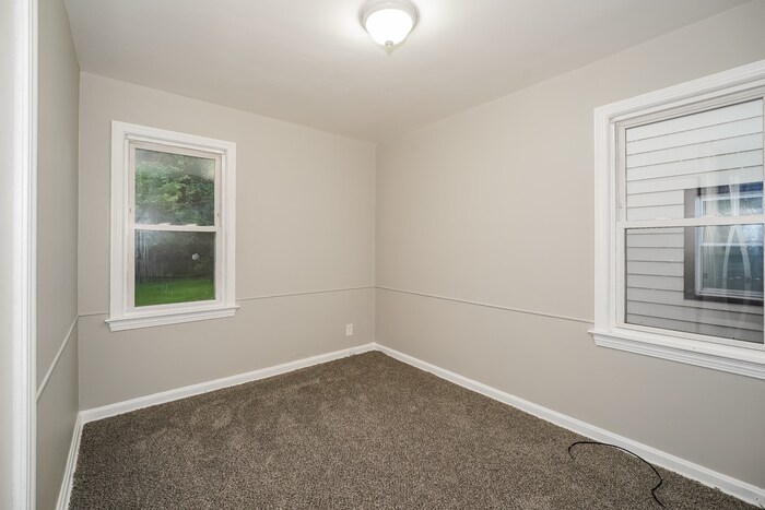 Building Photo - 18505 Maple Heights Blvd