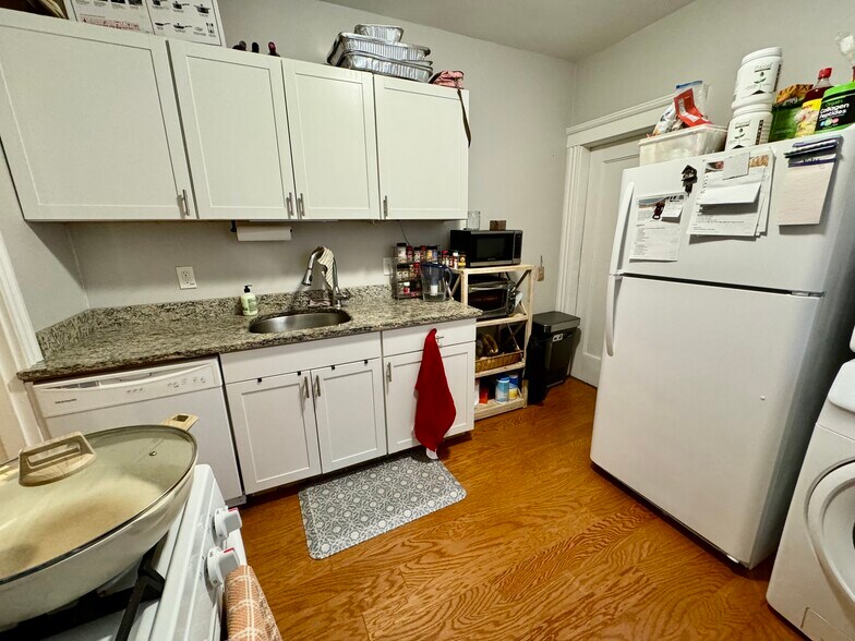 Building Photo - 1992 Commonwealth Ave