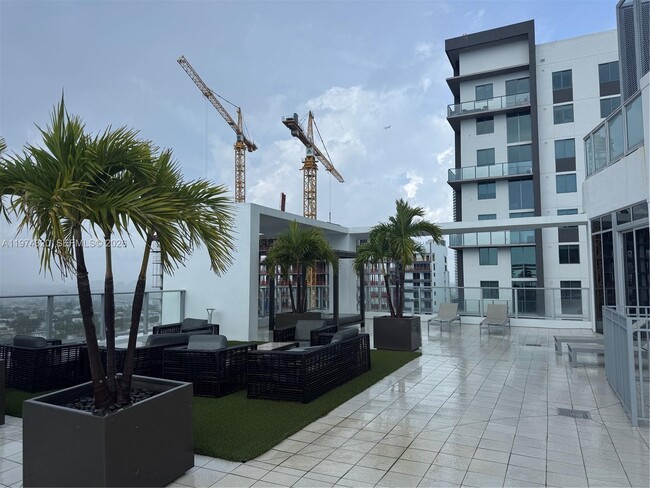 Building Photo - 1010 SW 2nd Ave