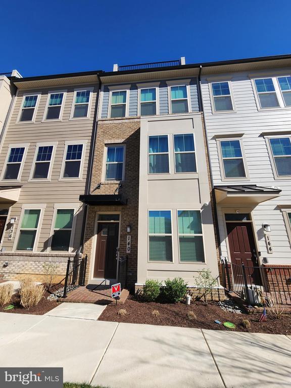 Building Photo - 140 Stowe Dr