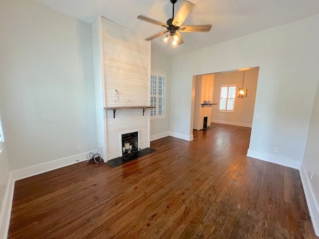 Building Photo - 2 BED | 2.5 BATH | DOWNTOWN LIVING | PRIVATE COURTYARD | WALK TO EVERYTHING