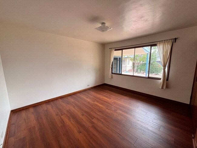 Building Photo - 1122-1124 N San Gabriel Ave