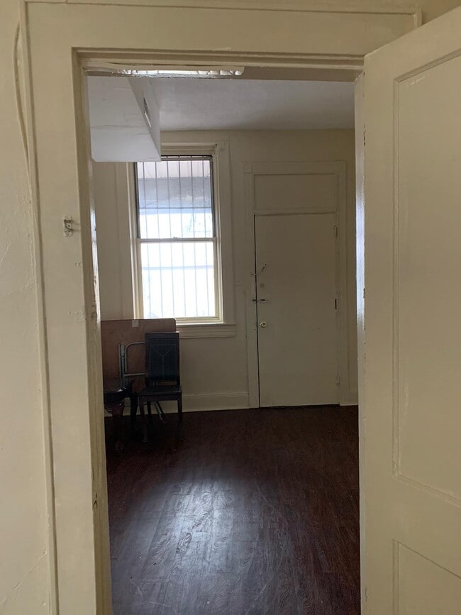 Building Photo - 105 Roseville Ave