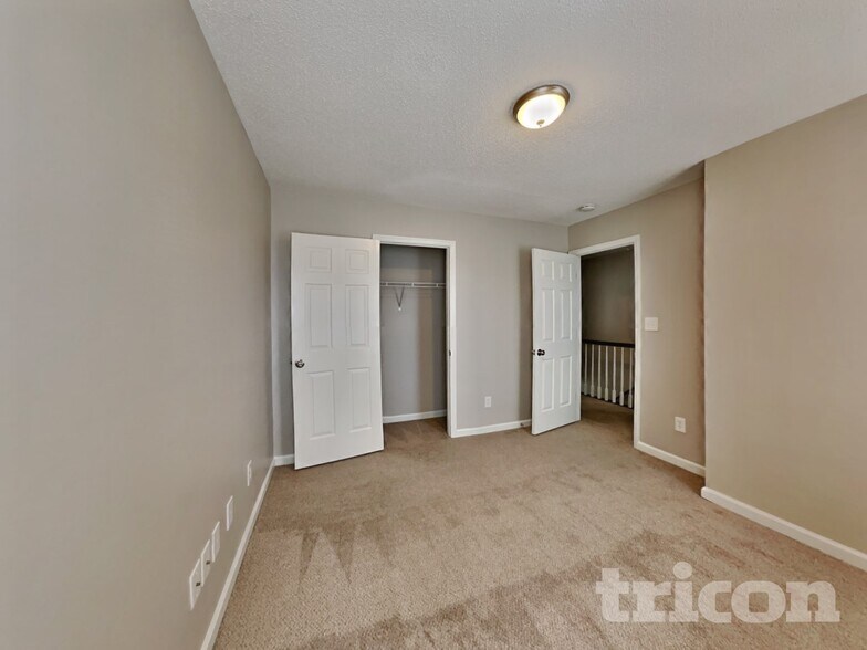 Building Photo - 104 Roundtree Ct