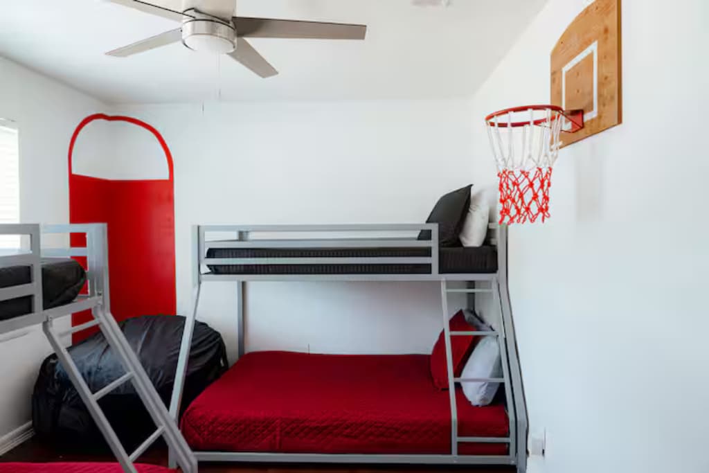 Building Photo - 1011 E Wintergreen Rd