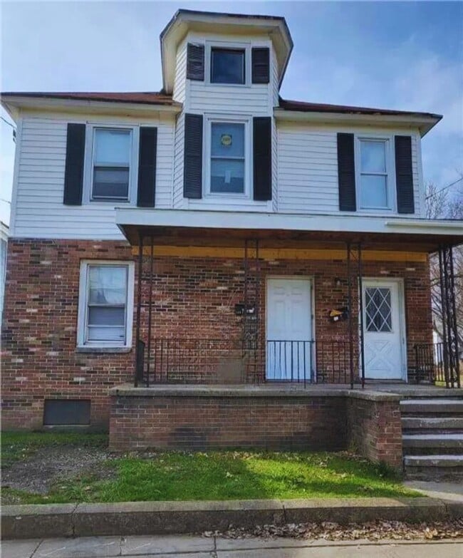Building Photo - 149 River St