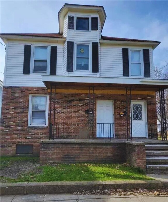 Primary Photo - 149 River St