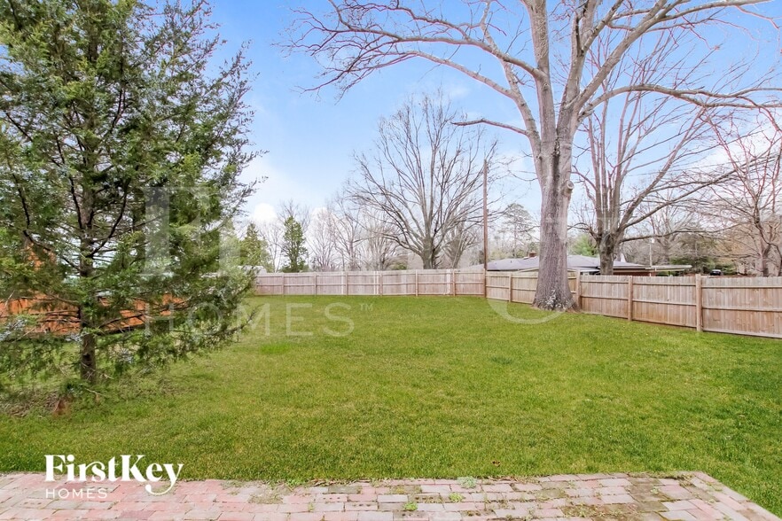 Building Photo - 240 Palaside Dr NE