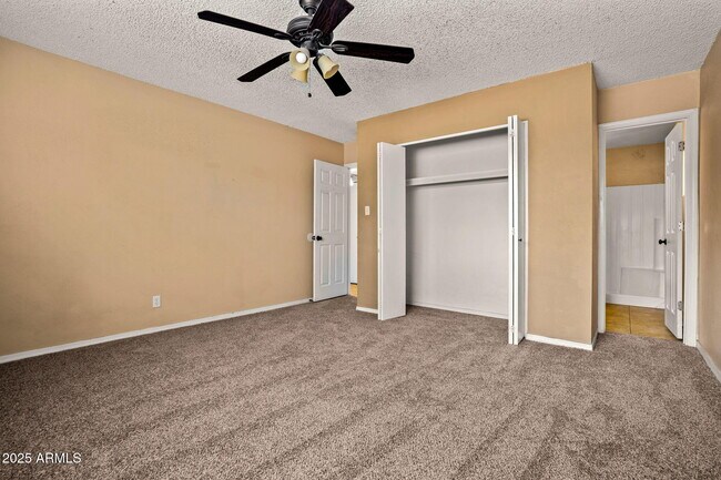 Building Photo - 2534 E Randall Dr