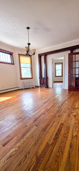 Building Photo - 97 Elm St