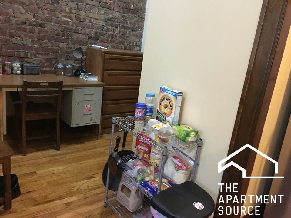 Building Photo - 4755 N Sawyer Ave