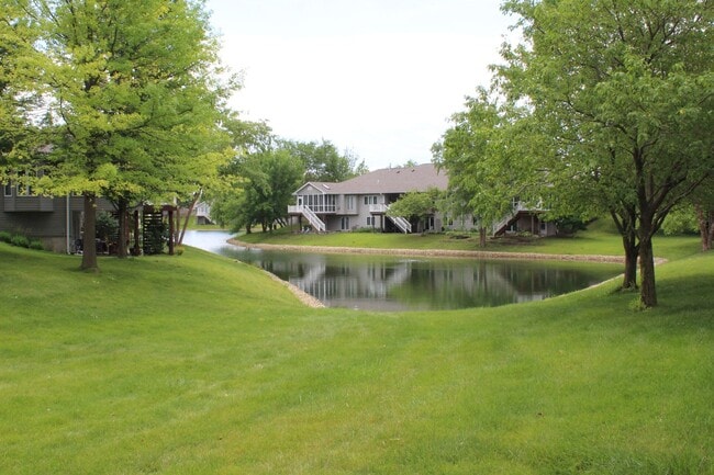 Building Photo - AVAILABLE JULY 2026!!! Incredible 3 bedroom, 2-1/2 bath duplex style condominium on Iowa City Eas...