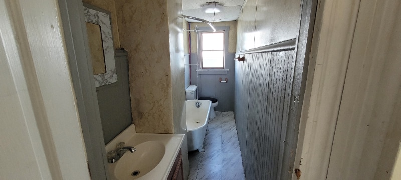 Building Photo - 164 Dupont St