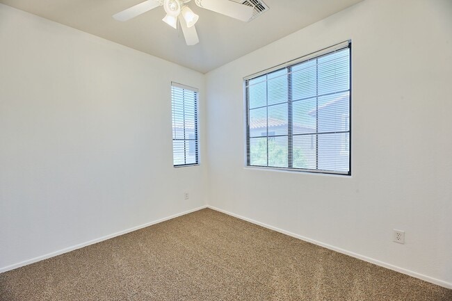 Building Photo - 2340 W Dusty Wren Dr