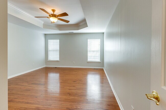 Building Photo - Luxury, Location, and Lifestyle on Rolling...