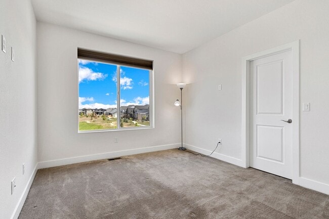 Building Photo - Beautiful 3 Bedroom 2 1/2 Bath Single Family Home