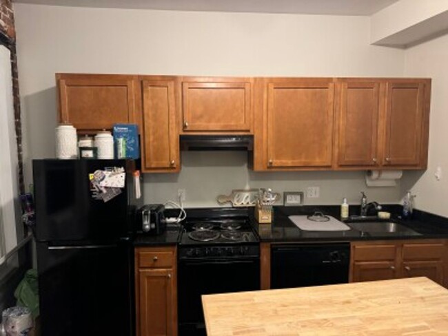 Building Photo - North End - 2 bedroom apartment - 9/1