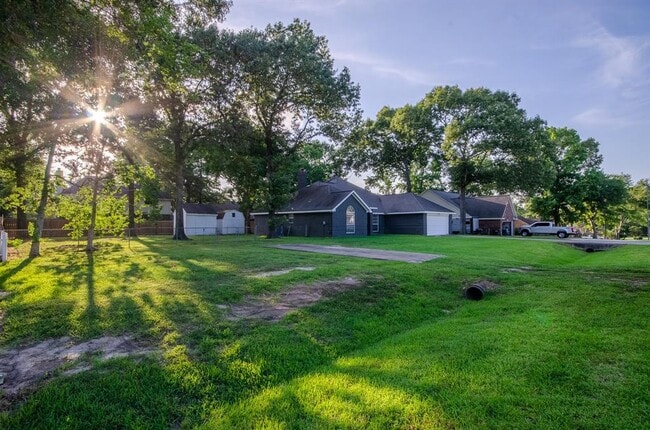 Building Photo - 12811 Fisher Dr