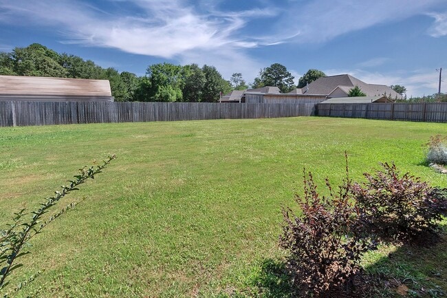 Building Photo - Home for rent in Deatsville
