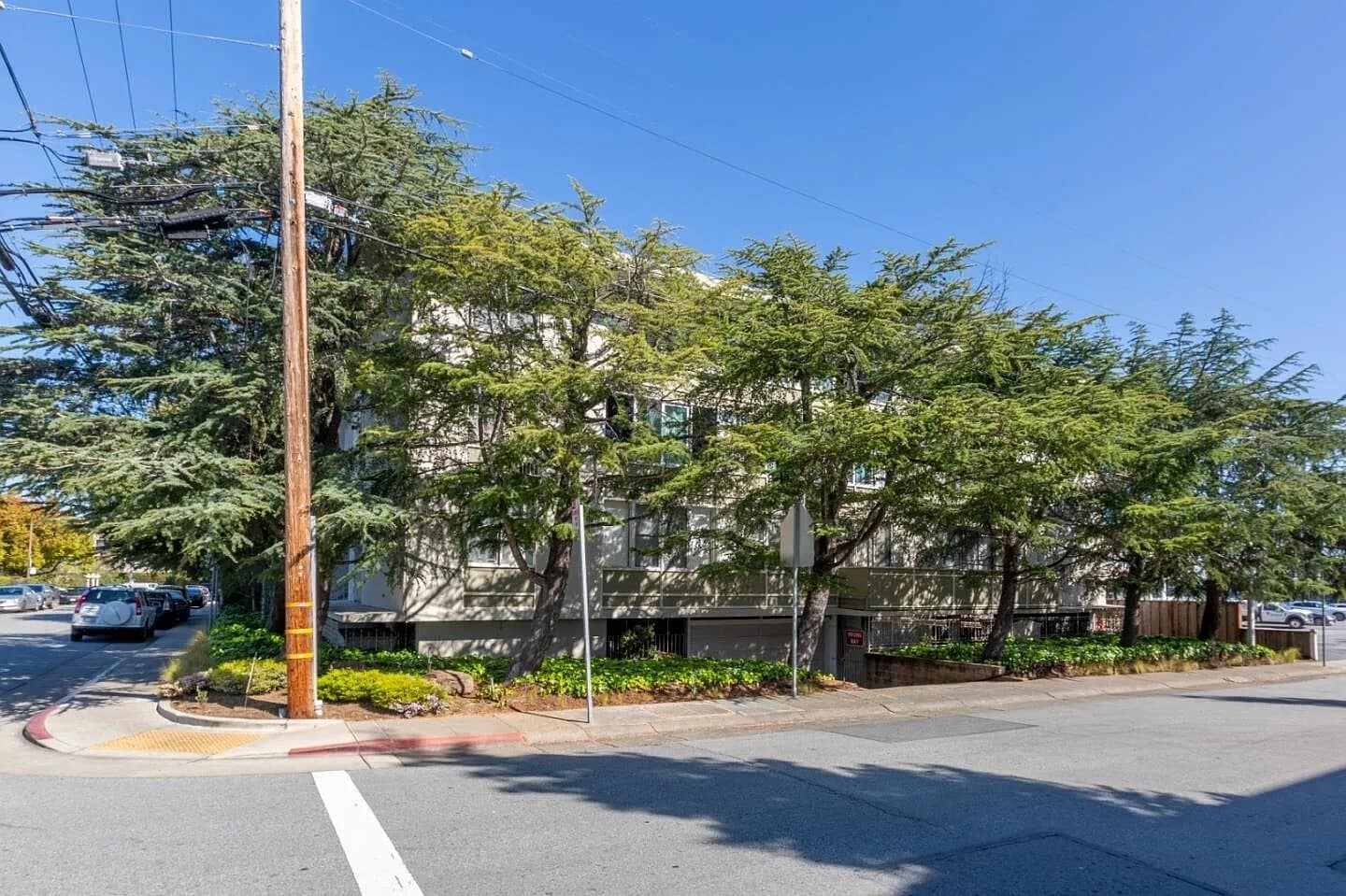 Building Photo - 2655 Edison St