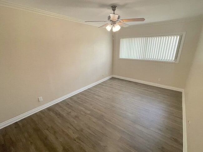 Building Photo - M/I Special - Awesome Condo - Complex W/ Pool & Located Minutes From Beach