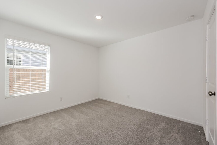 Building Photo - 110 Willow Wy