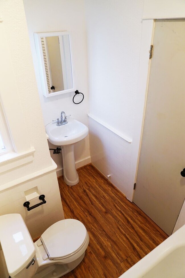 Building Photo - 500 E. 6th