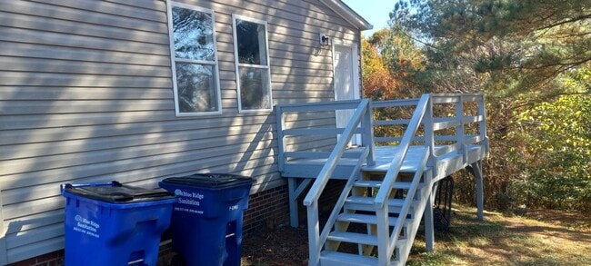 Building Photo - 5431 Pembrooke Dr