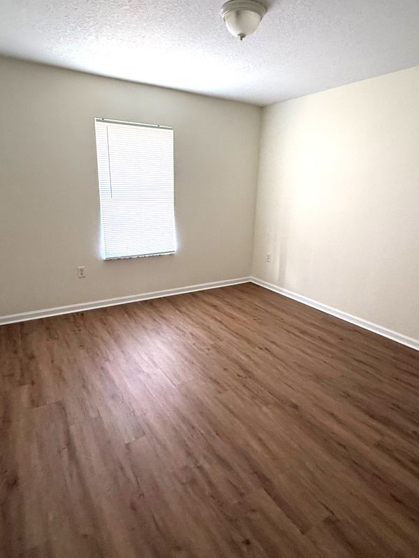 Building Photo - 1111 SW Yorktown Glen