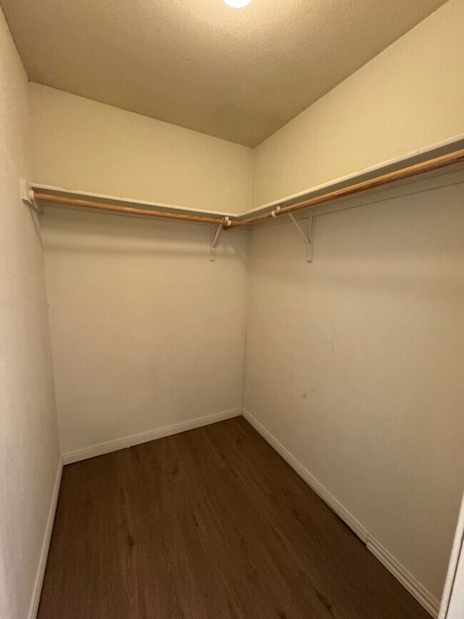 Building Photo - Updated 4 Bedroom Duplex in China Spring ISD