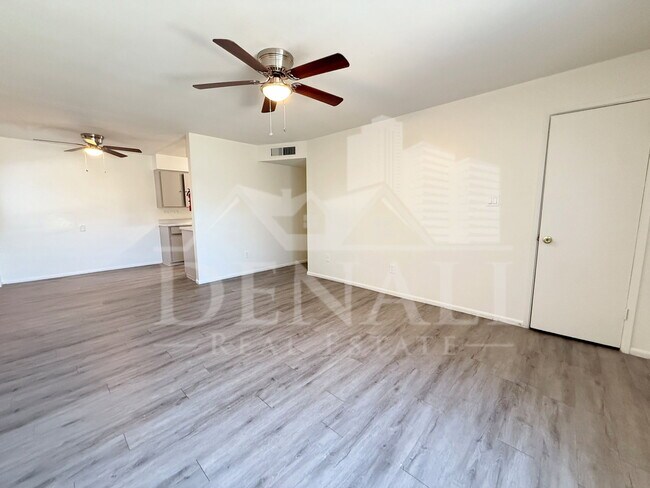 Building Photo - 4719 N 15th Ave