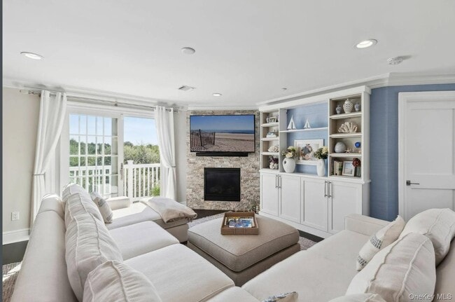 Building Photo - 34 Village Green Dr