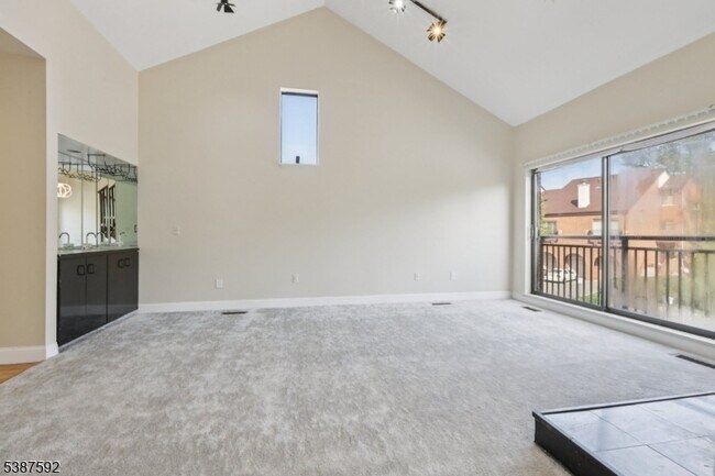 Building Photo - 5 Millay Ct