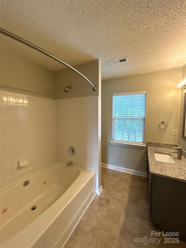 Building Photo - 3006 Longspur Dr