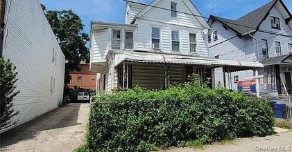 Building Photo - 138-0 90th Ave