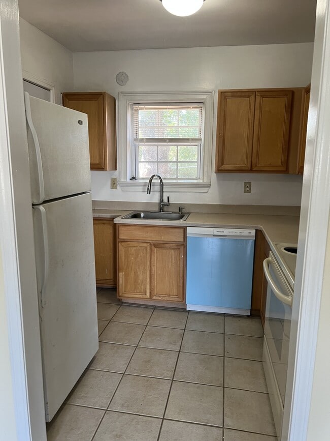 Building Photo - 2367 Cascade Rd