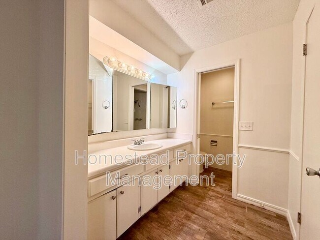 Building Photo - 12308 Green Valley Dr