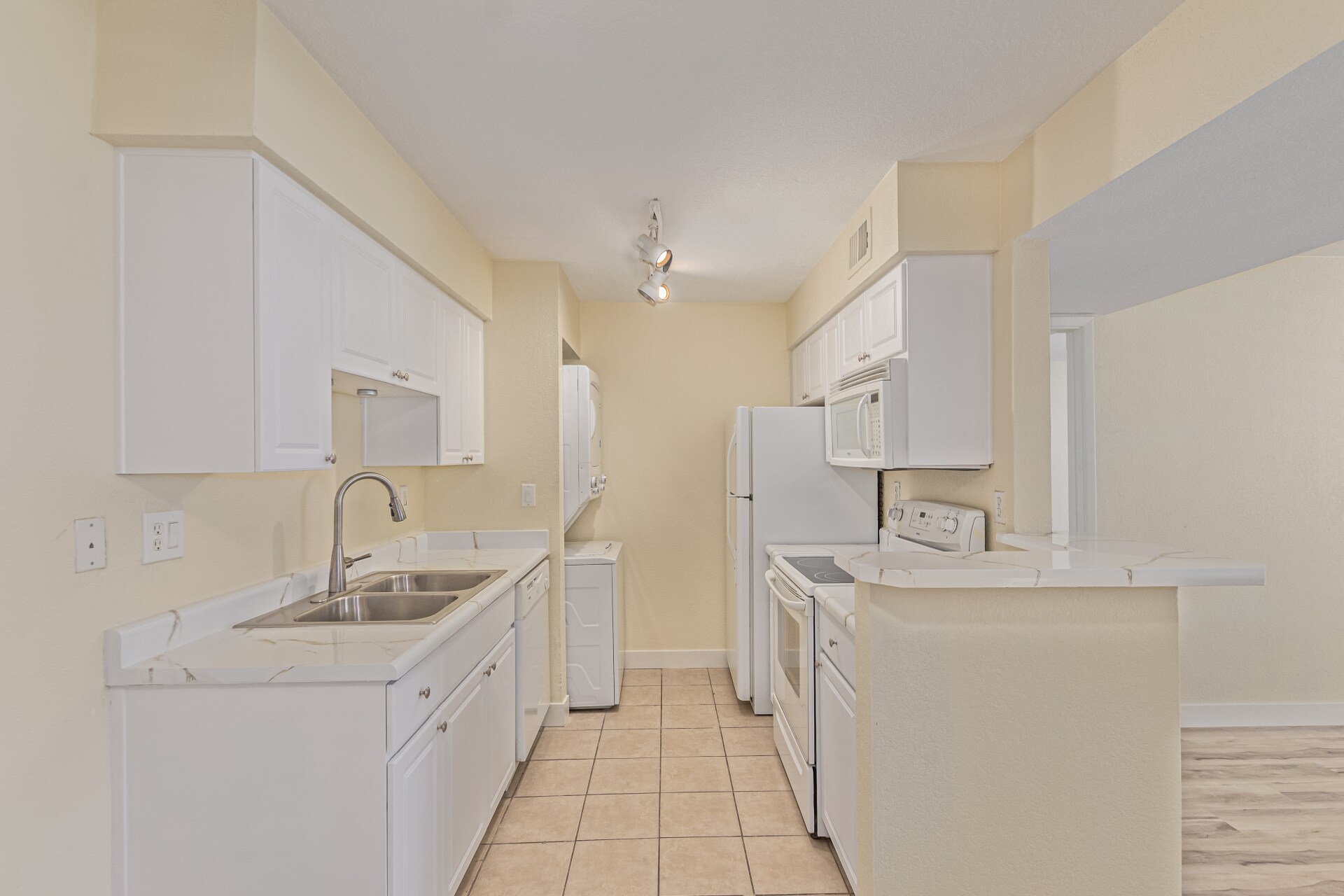 Building Photo - 5995 N 78th St