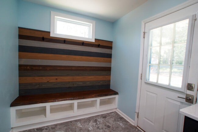 Building Photo - 5705 Katha Dr