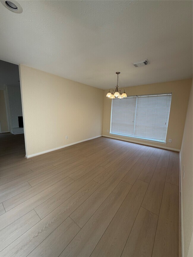Building Photo - 930 Mesa Terrace Dr