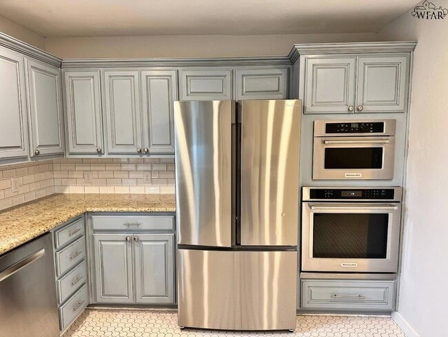 Building Photo - 1716 Victory Ave