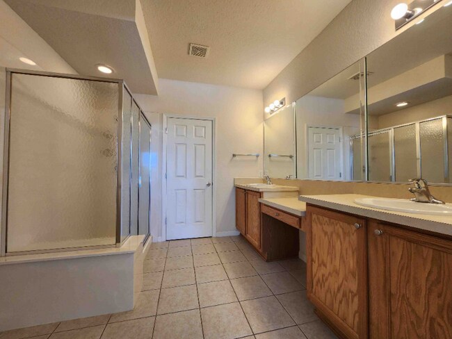 Building Photo - 4560 SW 52nd Cir