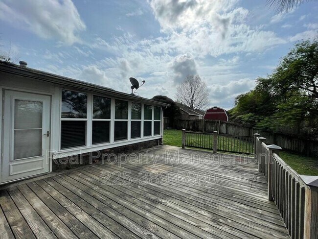 Building Photo - 9766 Kinglet Dr