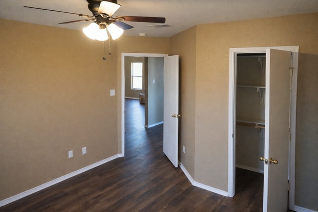 Building Photo - 100 Pinnacle Cir