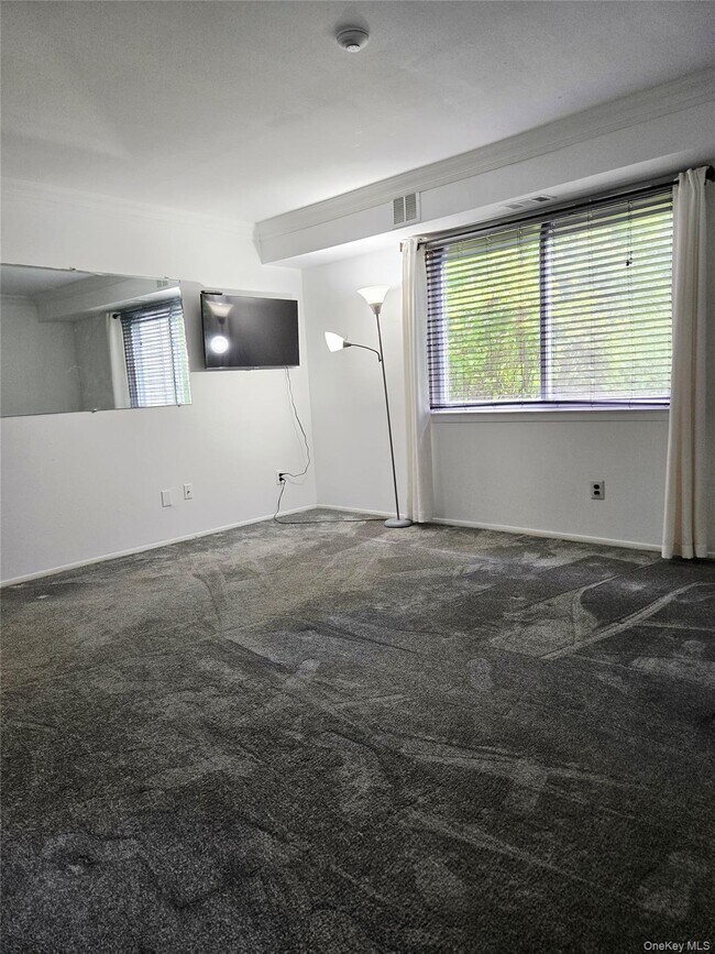 Building Photo - 199 Pointe Cir N