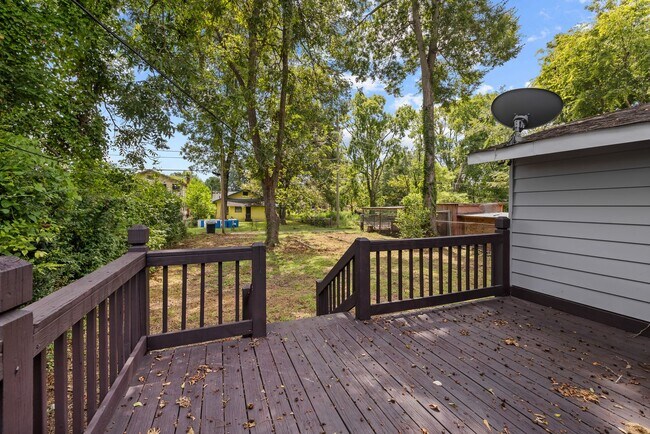 Building Photo - Newly Renovated 4 Bedroom 2 Bathroom Home