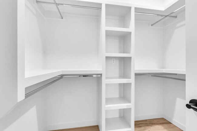 Building Photo - Amazing New Construction in North Nashville!